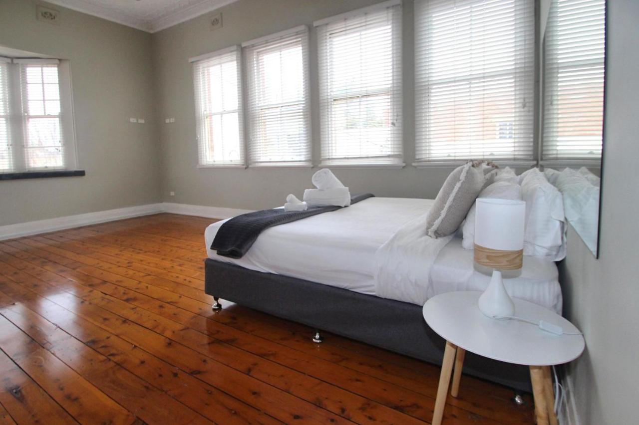 Apartamento Waterviews - Hidden Gem In Cbd - Sleeps 10 Wagga Wagga Exterior foto